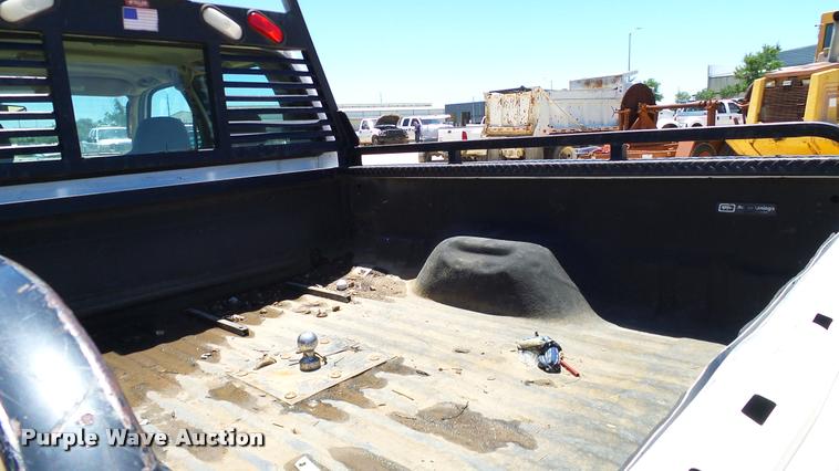 image for item DA6225 2004 Ford F350 Super Duty Crew Cab pickup truck