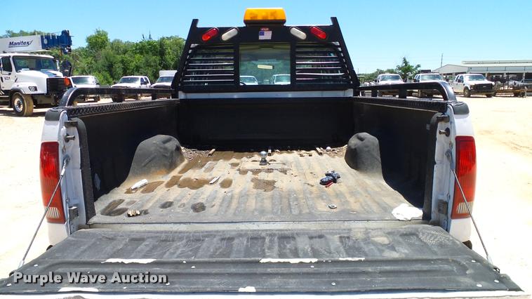 image for item DA6225 2004 Ford F350 Super Duty Crew Cab pickup truck