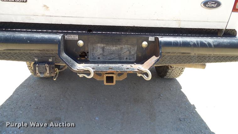 image for item DA6225 2004 Ford F350 Super Duty Crew Cab pickup truck