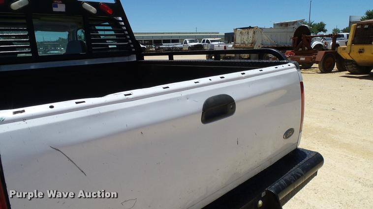 image for item DA6225 2004 Ford F350 Super Duty Crew Cab pickup truck