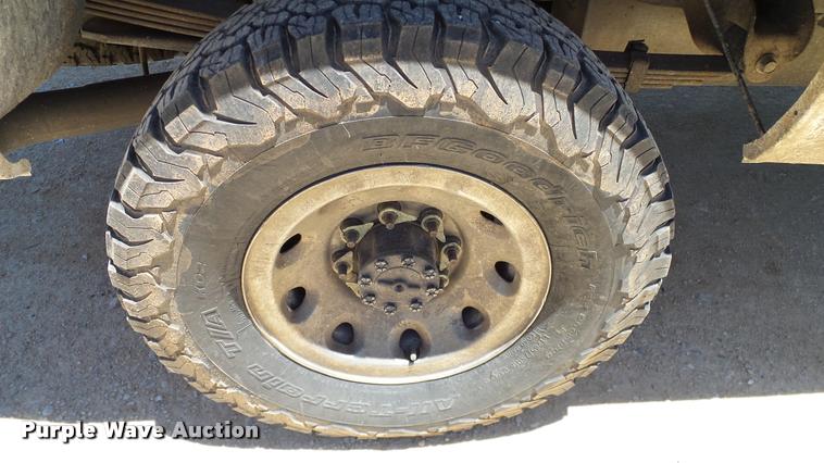 image for item DA6225 2004 Ford F350 Super Duty Crew Cab pickup truck