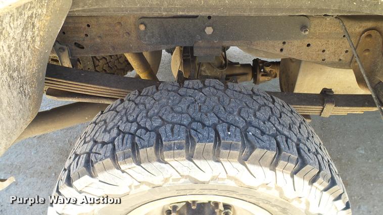 image for item DA6225 2004 Ford F350 Super Duty Crew Cab pickup truck