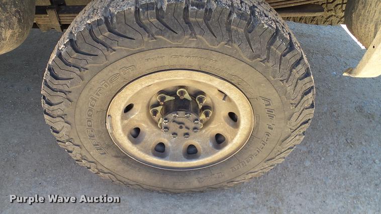 image for item DA6225 2004 Ford F350 Super Duty Crew Cab pickup truck