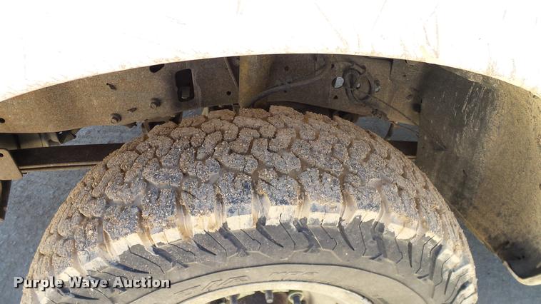 image for item DA6225 2004 Ford F350 Super Duty Crew Cab pickup truck