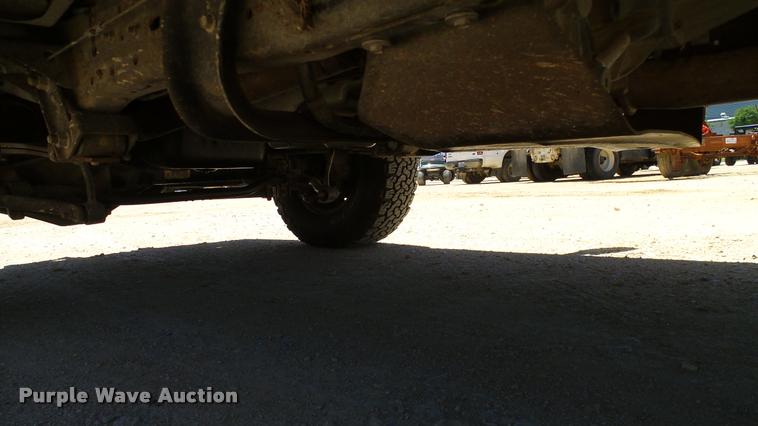 image for item DA6225 2004 Ford F350 Super Duty Crew Cab pickup truck