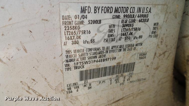 image for item DA6225 2004 Ford F350 Super Duty Crew Cab pickup truck