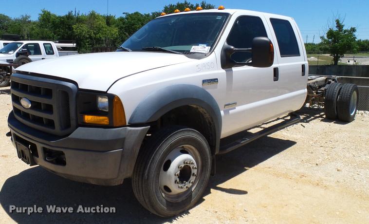 image for item DA6226 2006 Ford F550 Crew Cab truck cab and chassis