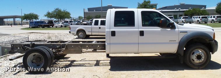 image for item DA6226 2006 Ford F550 Crew Cab truck cab and chassis