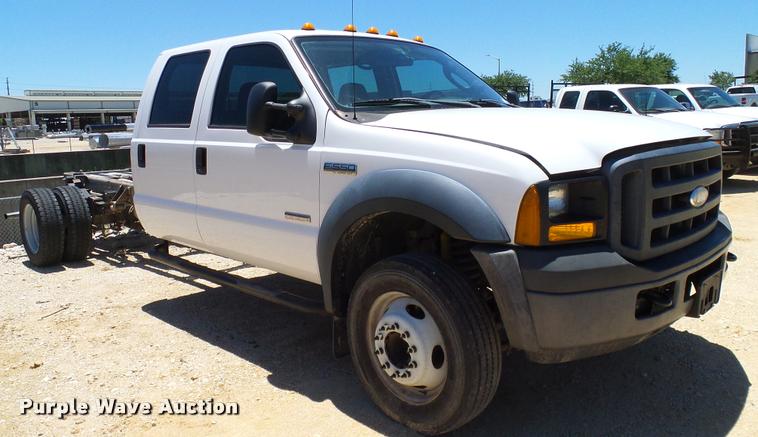 image for item DA6226 2006 Ford F550 Crew Cab truck cab and chassis