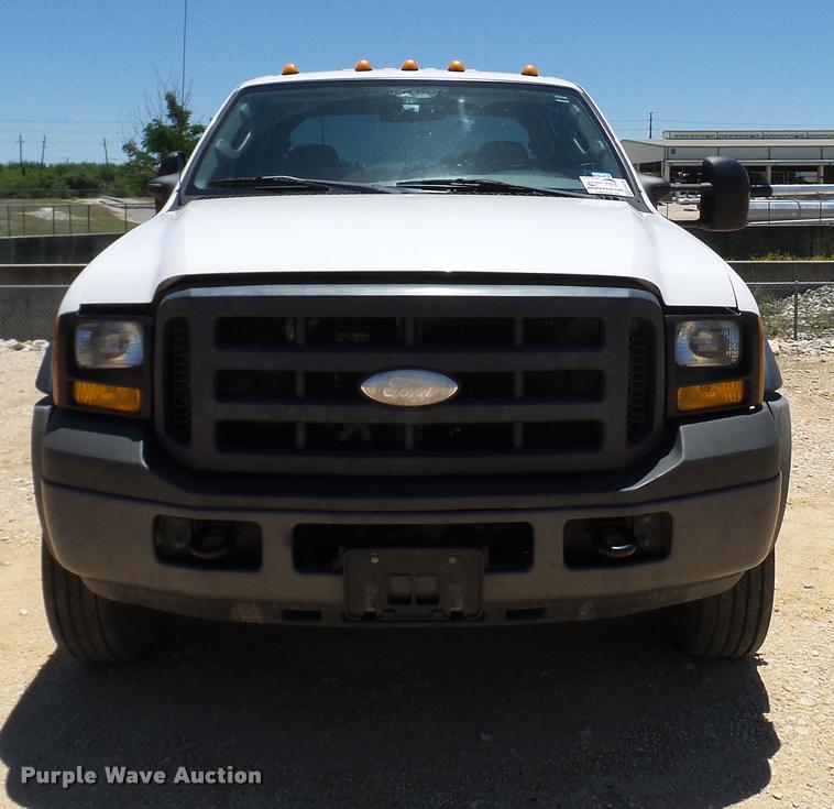 image for item DA6226 2006 Ford F550 Crew Cab truck cab and chassis