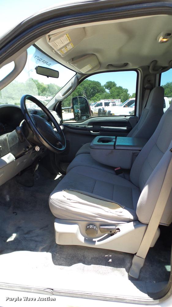 image for item DA6226 2006 Ford F550 Crew Cab truck cab and chassis