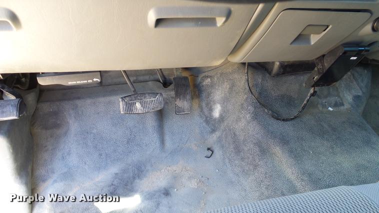 image for item DA6226 2006 Ford F550 Crew Cab truck cab and chassis