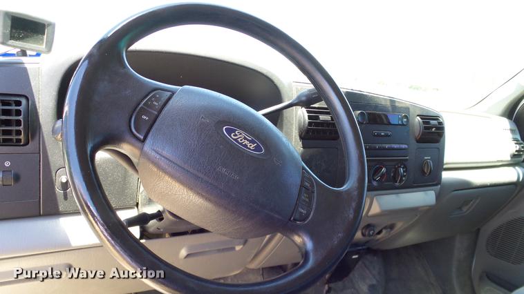 image for item DA6226 2006 Ford F550 Crew Cab truck cab and chassis