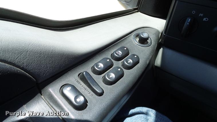 image for item DA6226 2006 Ford F550 Crew Cab truck cab and chassis