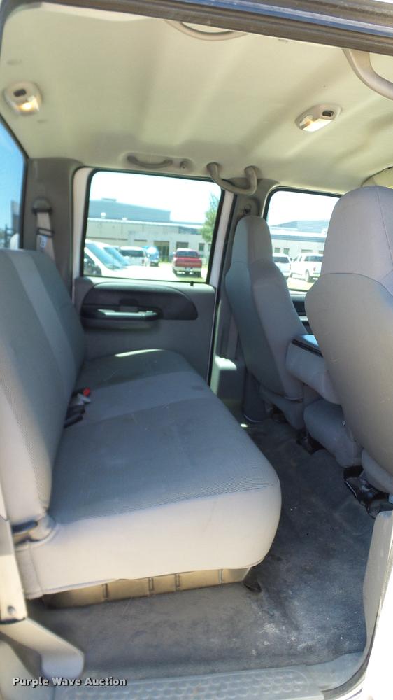 image for item DA6226 2006 Ford F550 Crew Cab truck cab and chassis