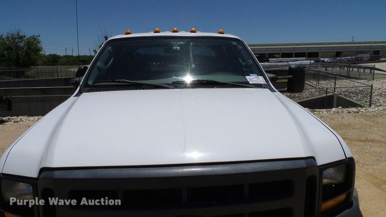 image for item DA6226 2006 Ford F550 Crew Cab truck cab and chassis