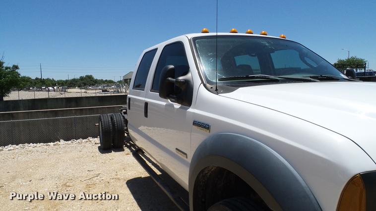 image for item DA6226 2006 Ford F550 Crew Cab truck cab and chassis