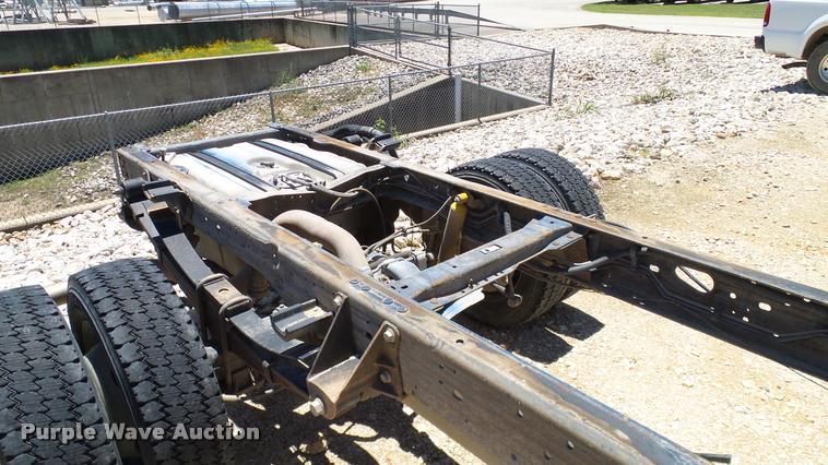 image for item DA6226 2006 Ford F550 Crew Cab truck cab and chassis