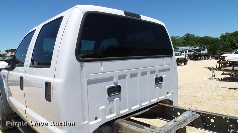 image for item DA6226 2006 Ford F550 Crew Cab truck cab and chassis