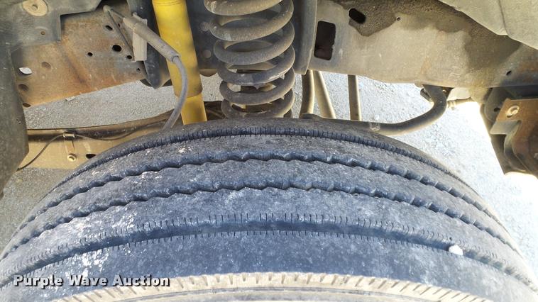 image for item DA6226 2006 Ford F550 Crew Cab truck cab and chassis