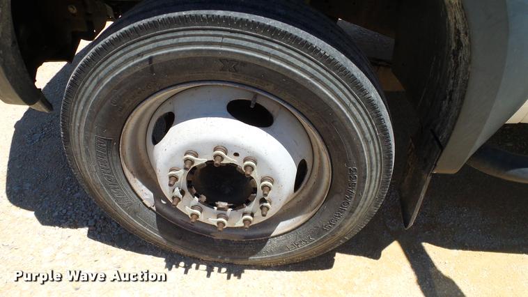 image for item DA6226 2006 Ford F550 Crew Cab truck cab and chassis