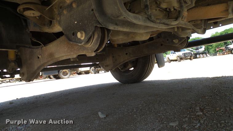 image for item DA6226 2006 Ford F550 Crew Cab truck cab and chassis