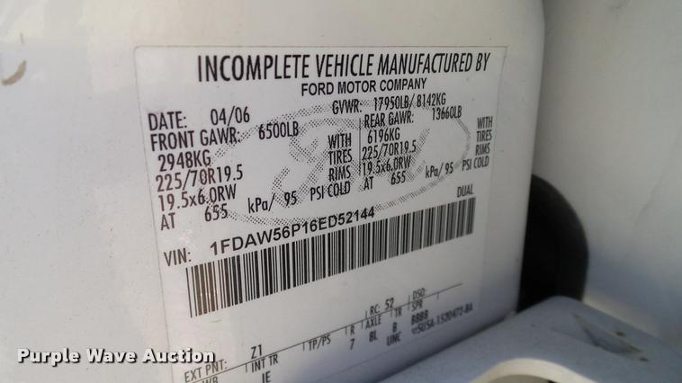 image for item DA6226 2006 Ford F550 Crew Cab truck cab and chassis