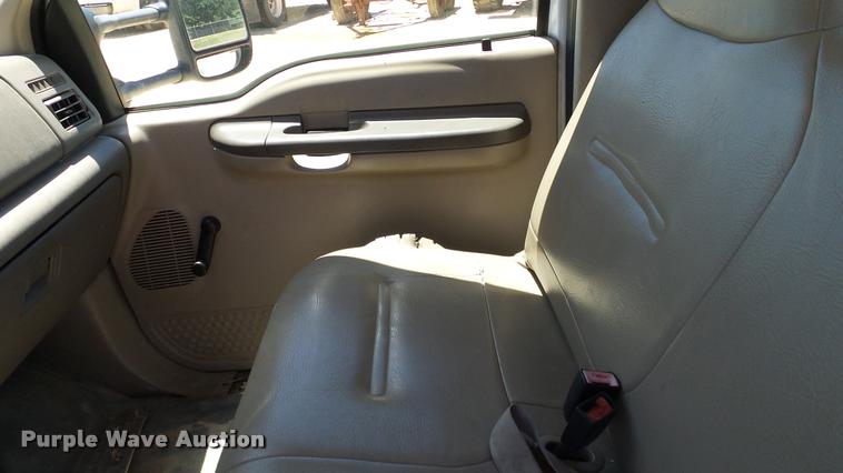 image for item DA6227 2002 Ford F550 truck cab and chassis