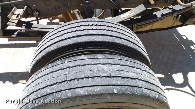 image for item DA6227 2002 Ford F550 truck cab and chassis