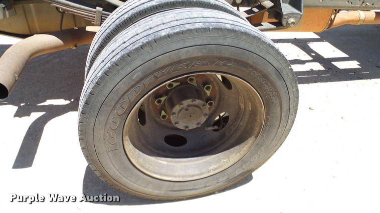 image for item DA6227 2002 Ford F550 truck cab and chassis