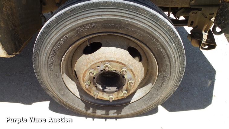 image for item DA6227 2002 Ford F550 truck cab and chassis