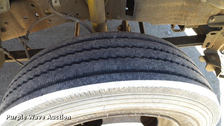 image for item DA6227 2002 Ford F550 truck cab and chassis