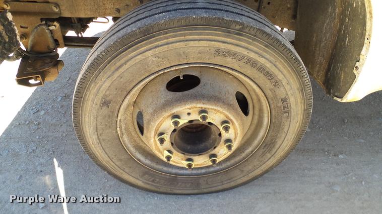 image for item DA6227 2002 Ford F550 truck cab and chassis