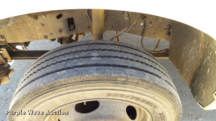 image for item DA6227 2002 Ford F550 truck cab and chassis