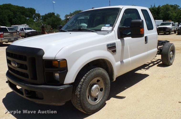 image for item DA6228 2008 Ford F350 Super Duty SuperCab pickup truck cab and chassis
