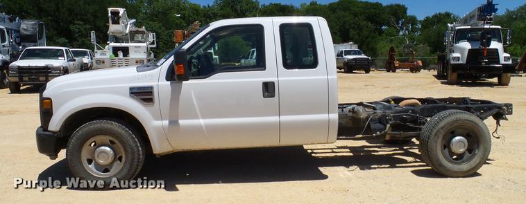 image for item DA6228 2008 Ford F350 Super Duty SuperCab pickup truck cab and chassis