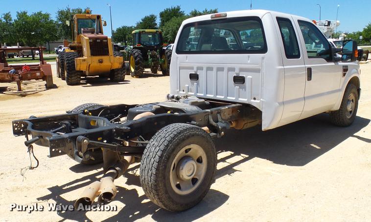 image for item DA6228 2008 Ford F350 Super Duty SuperCab pickup truck cab and chassis