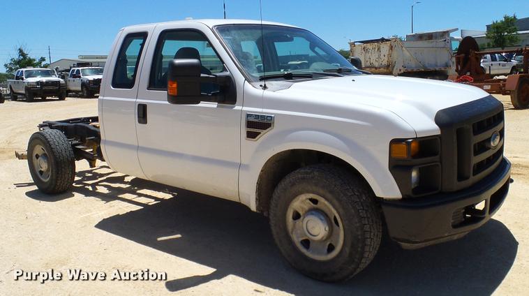 image for item DA6228 2008 Ford F350 Super Duty SuperCab pickup truck cab and chassis