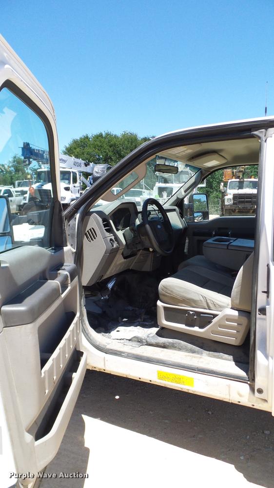 image for item DA6228 2008 Ford F350 Super Duty SuperCab pickup truck cab and chassis