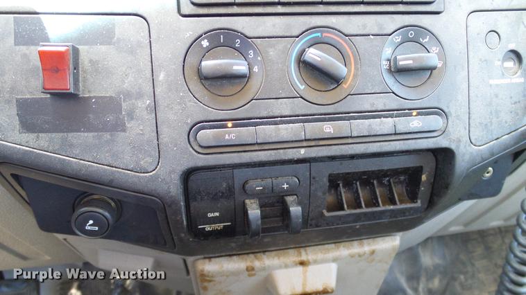 image for item DA6228 2008 Ford F350 Super Duty SuperCab pickup truck cab and chassis