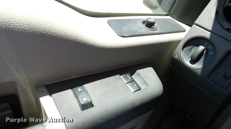 image for item DA6228 2008 Ford F350 Super Duty SuperCab pickup truck cab and chassis