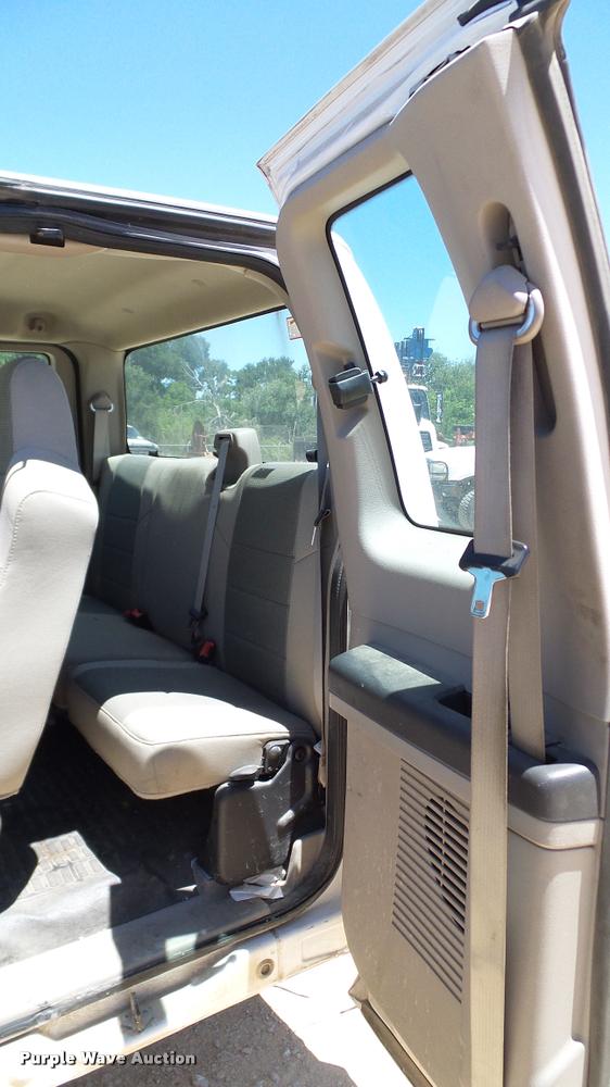 image for item DA6228 2008 Ford F350 Super Duty SuperCab pickup truck cab and chassis