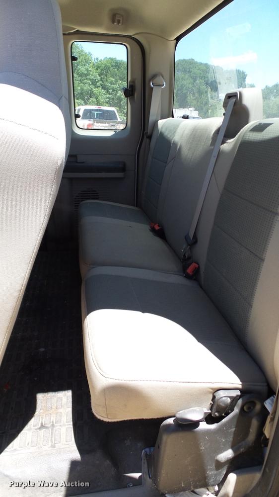 image for item DA6228 2008 Ford F350 Super Duty SuperCab pickup truck cab and chassis