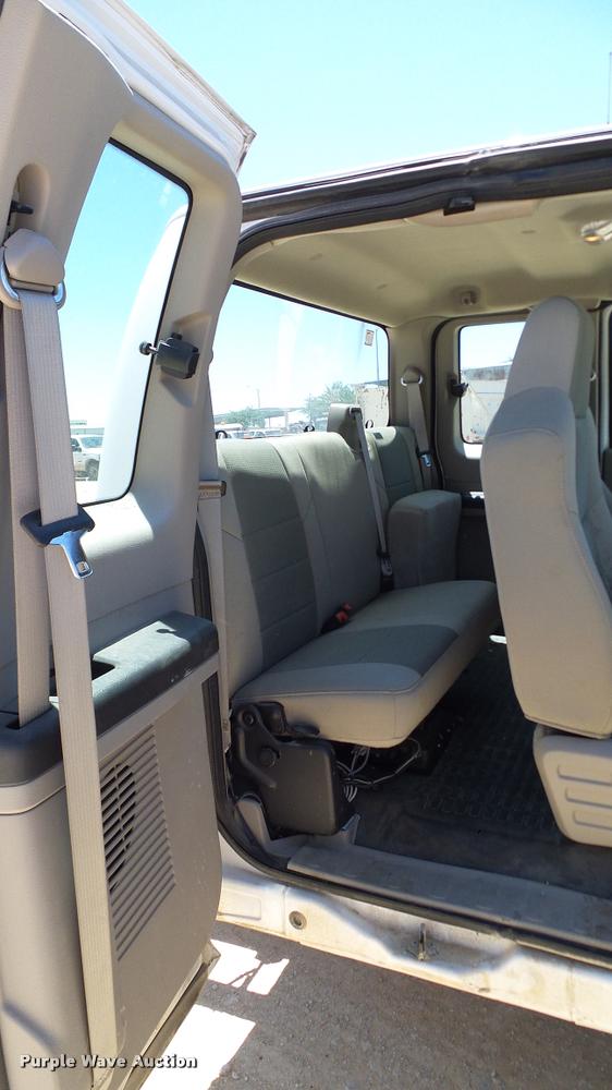 image for item DA6228 2008 Ford F350 Super Duty SuperCab pickup truck cab and chassis