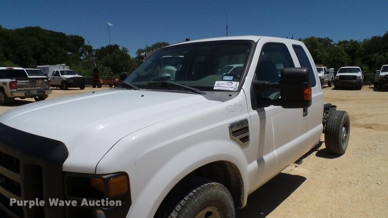 image for item DA6228 2008 Ford F350 Super Duty SuperCab pickup truck cab and chassis