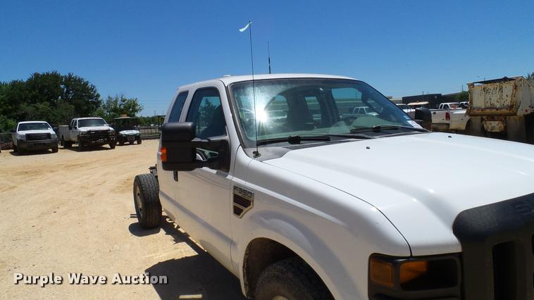 image for item DA6228 2008 Ford F350 Super Duty SuperCab pickup truck cab and chassis