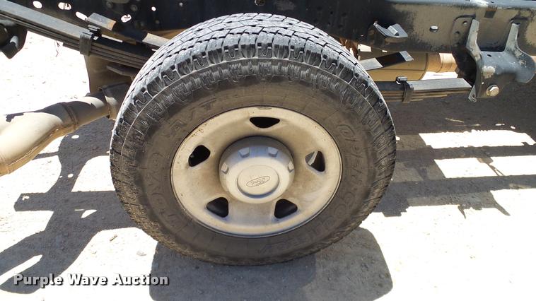 image for item DA6228 2008 Ford F350 Super Duty SuperCab pickup truck cab and chassis