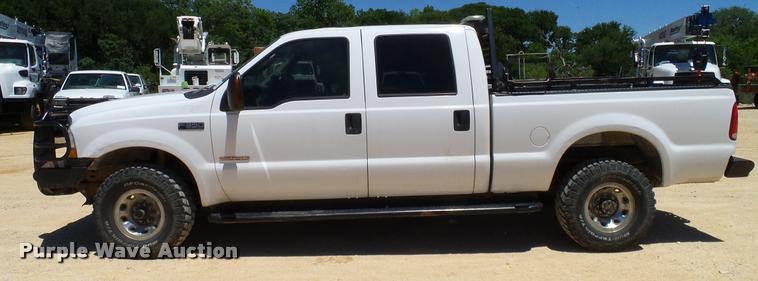 image for item DA6229 2004 Ford F350 Super Duty Crew Cab pickup truck