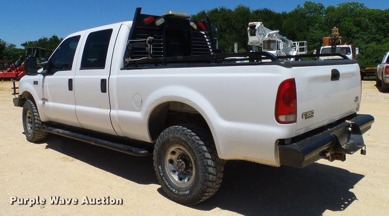 image for item DA6229 2004 Ford F350 Super Duty Crew Cab pickup truck