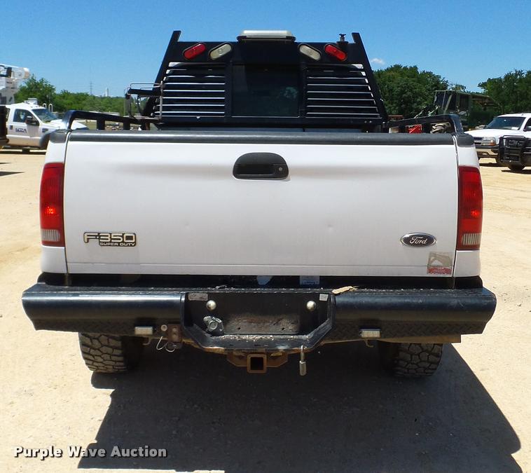 image for item DA6229 2004 Ford F350 Super Duty Crew Cab pickup truck